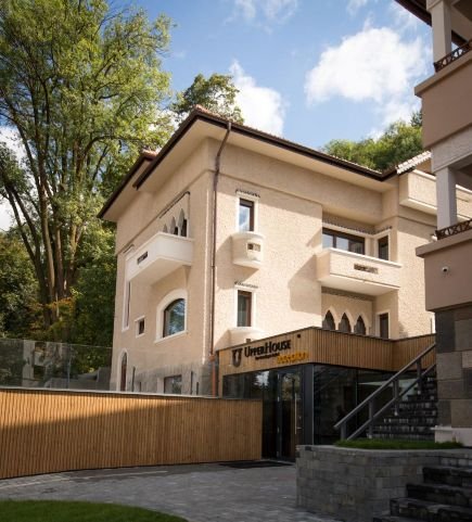 Camere de Inchiriat Upper House